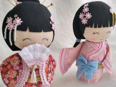 Boneca Kokeshi em feltro