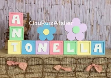 Decoração Bebê - Cubos 6x6cm Candy Ts + Dupla de Flor