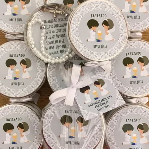 Lembrancinha com mini terço e oração do anjo da guarda