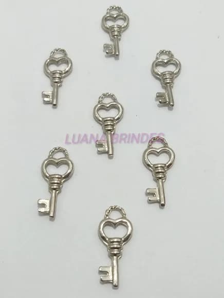 Pingente de Chave em Metal Prateado - pct com 12 unidades