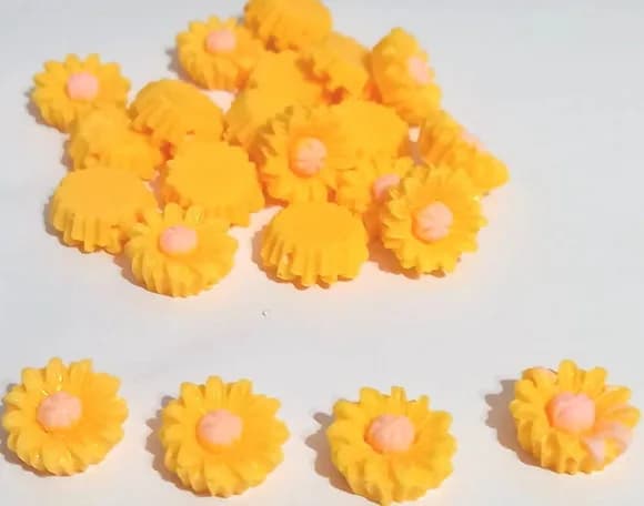 Apliques Girassol Amarelo Gema com Furo Passante - 10 Peças