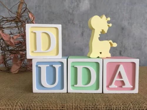 Cubos Personalizados em MDF para Quarto de Bebê 6x6cm - Tema Girafa