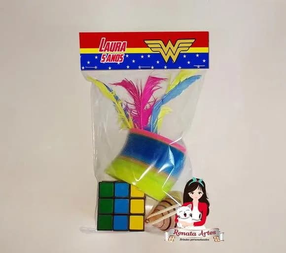 Kit Brinquedos Retrô Tema Mulher Maravilha Símbolo