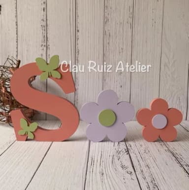 Iniciais 18cm + Dupla de Flor - Decoração Bebê