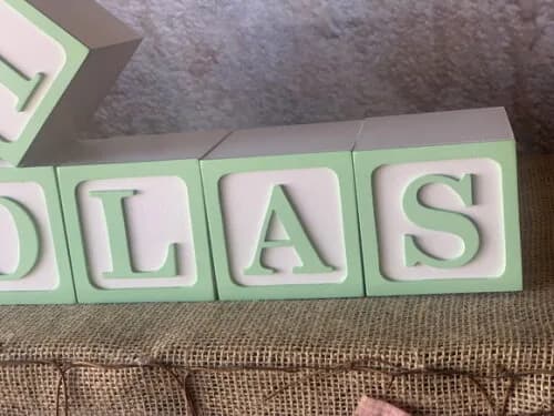 Cubos 8x8cm Nome com Moldura - Decoração Bebê