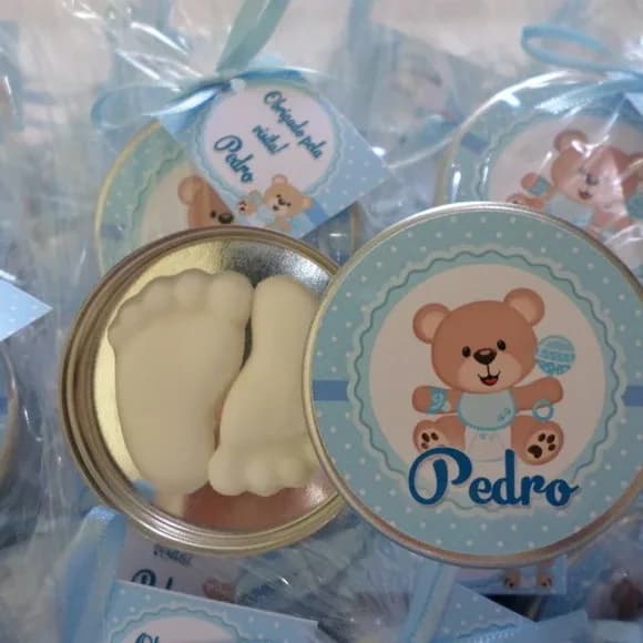 Latinhas com Pares de Pezinhos de Sabonetes