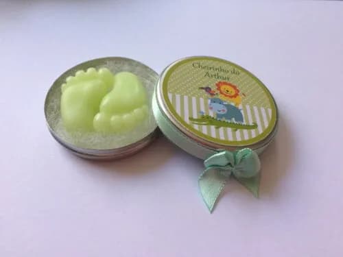 Lembrancinha Maternidade latinha sabonete Safari