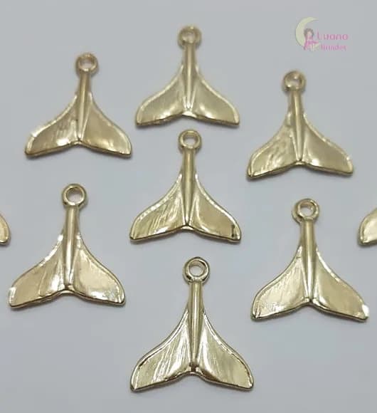 Pingente Calda Sereia de Metal Dourado - pct c/11 unid