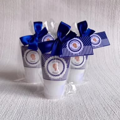 Lembrancinha Maternidade Hidratante Leãozinho azul marinho