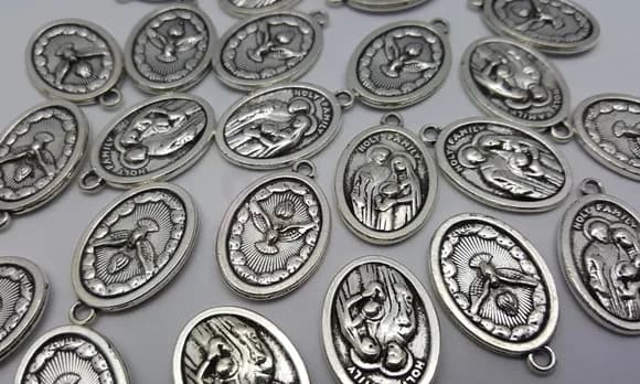 Medalha Espírito Santo e Sagrada Família 2,4cm Pct com 10 un