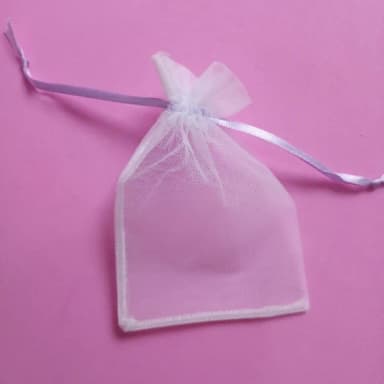 Saquinho Organza Tunil Branco com Fita Lilás 8x13cm