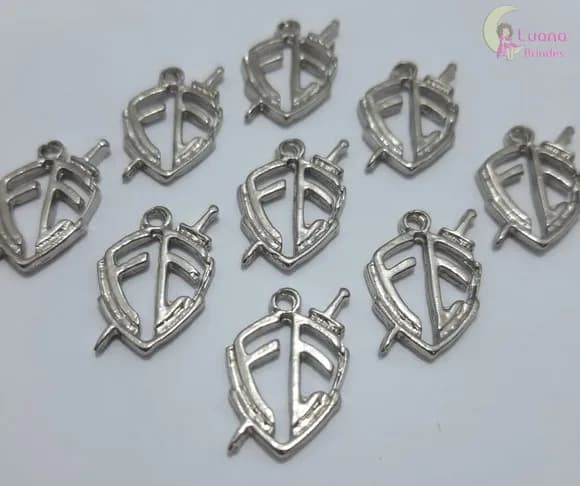 Pingente Escudo Fé de Metal Prata - pct c/10 unid