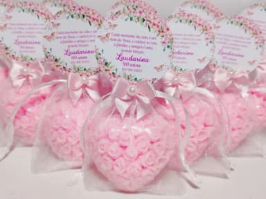 Lembrancinha de Aniversário 90 Anos: Sabonete Coração Floral