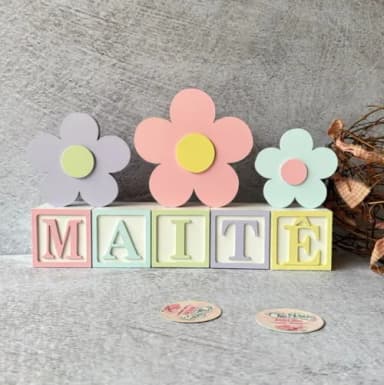 Tons Pastel Cubos 6x6cm e Trio de Flor Decoração Bebê