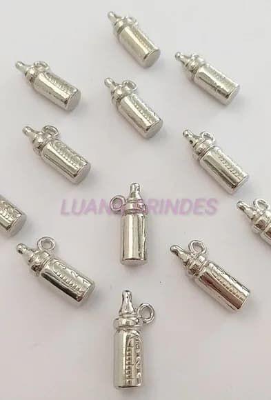 Pingente Mamadeira de Metal em Prata - pct c/ 10 unidades