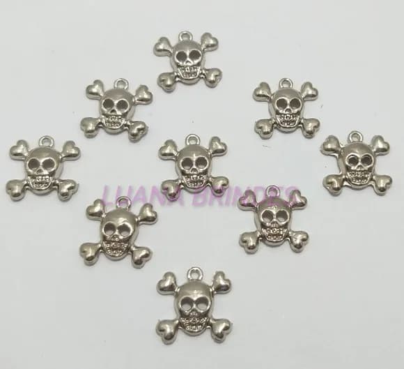 Pingente Caveira em Metal Prateado - Pct C/10 Unidades