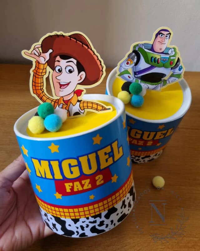 Centro de mesa Toy Story  tubolata 10x10 com aplique 3D