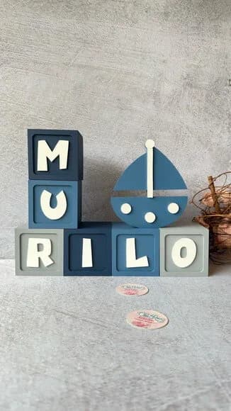 Barquinho Enfeite + Nomes em Cubo - Decoração Bebê