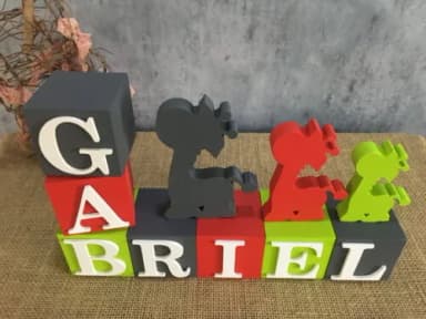 Girafas Trio + Cubos Personalizados com Nome 6x6cm - Bebê