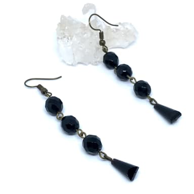 Brinco Retrô Ouro Velho com Cristal Tcheco Jablonex Negro e Cone Facetado