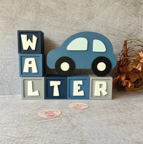 Carrinho Enfeite + Nomes em Cubo - Decoração Bebê