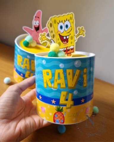 Centro de mesa Bob Esponja tubolata 10x10 com aplique 3D