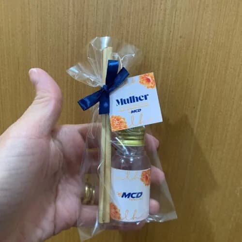 Brinde Dia da Mulher Mini Aromatizador com Logo