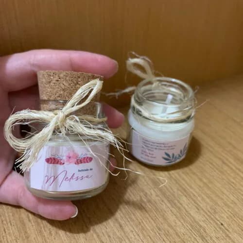 Lembrança Batizado Vela Aromática Vidro c/ Rolha e Sisal