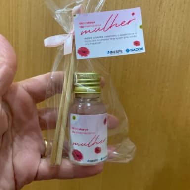 Brinde Dia da Mulher Mini Aromatizador com Logo