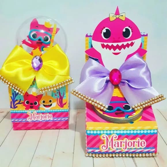 Porta Latinha Baby Shark Menina