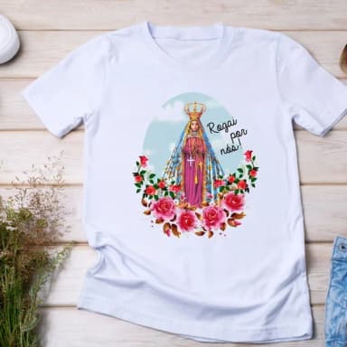 Camiseta Nossa Senhora Rogai Por Nós ? Fé e Devoção