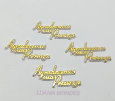 Aplique de acrílico com frase: Agradecemos sua presença.