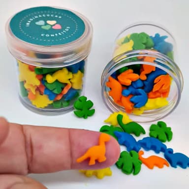 60 Mini Confeitos Dinossauros para decorar brigadeiros