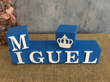 Cubos Decorativos 6x6cm + coroa