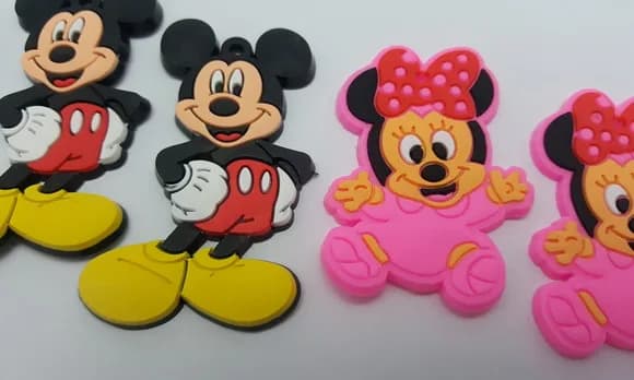 Pingente Minnie ou Mickey Emborrachado