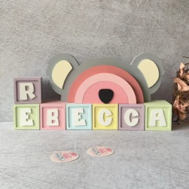 Coala Arco Íris +cubos 6x6cm Decoração Bebê