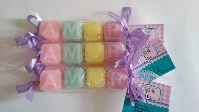 Lembrancinha sabonete perfumado nome 4 letras
