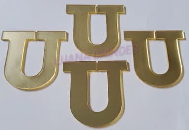 Aplique da Letra U em Acrílico Espelhado Dourado - 5cm