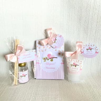 Kit hidratante + aromatizador + bloco com lápis passarinho