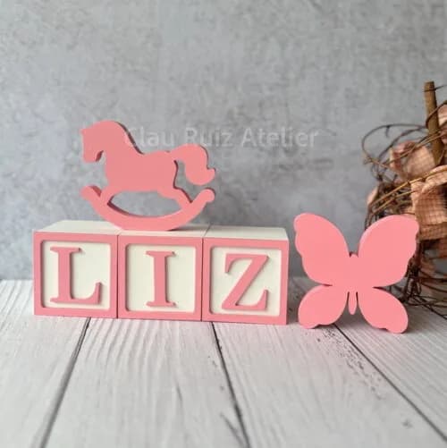 Cavalinho de Balanço +borboleta+ Cubos 6x6cm Decoração Bebê
