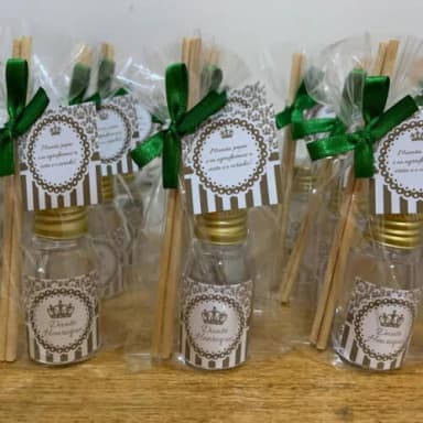 Lembrancinha Aromatizador Coroa Dourada com Verde
