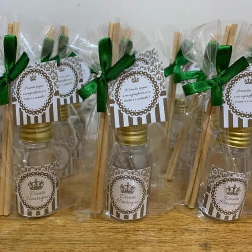 Lembrancinha Aromatizador Coroa Dourada com Verde