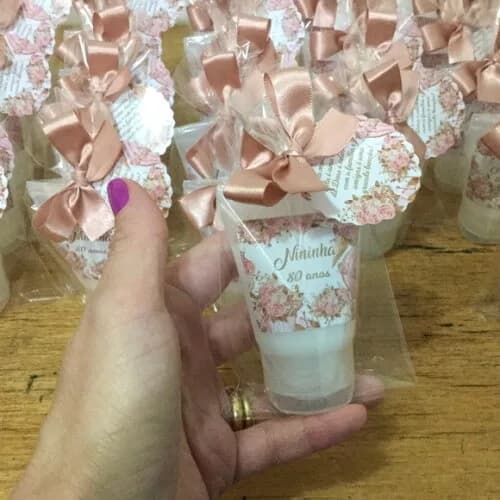 Lembrancinha Hidratante 80 Anos Floral Rosê Gold