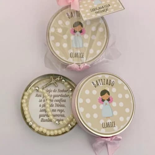 Lembrancinha com mini terço e oração do anjo da guarda