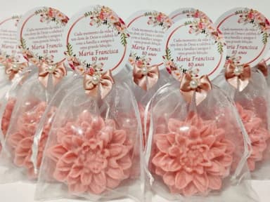 Lembrancinha de Aniversário 80 Anos: Sabonete Flor Dália