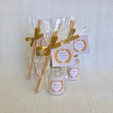 Lembrança 70 anos Aromatizador Bege e Dourado