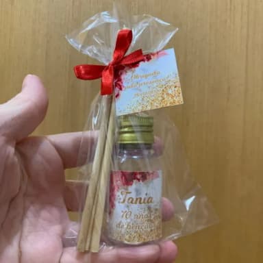 Lembrança 70 Anos Aromatizador Dourado e Vermelho
